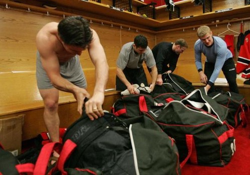 Stuffinh-hockey-bags